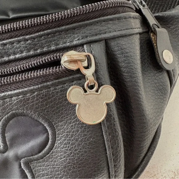 vintage WALT DISNEY WORLD Fanny pack Mickey Mouse crossbody bag faux leather EUC - Picture 11 of 16